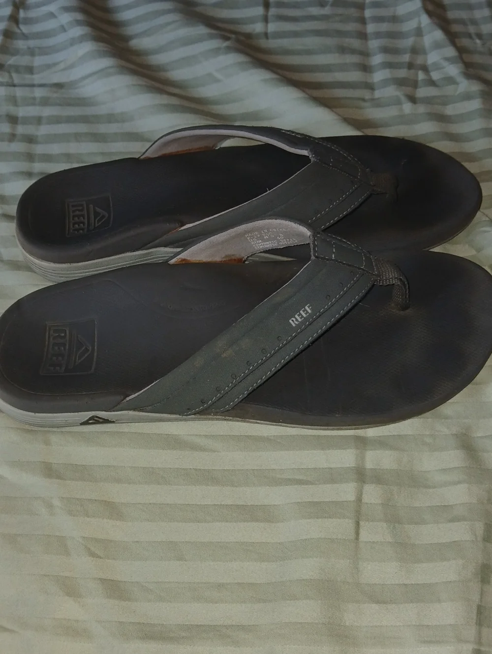 Reef Men's Black and Dark Gray Flip Flop Sandals Sz: 8